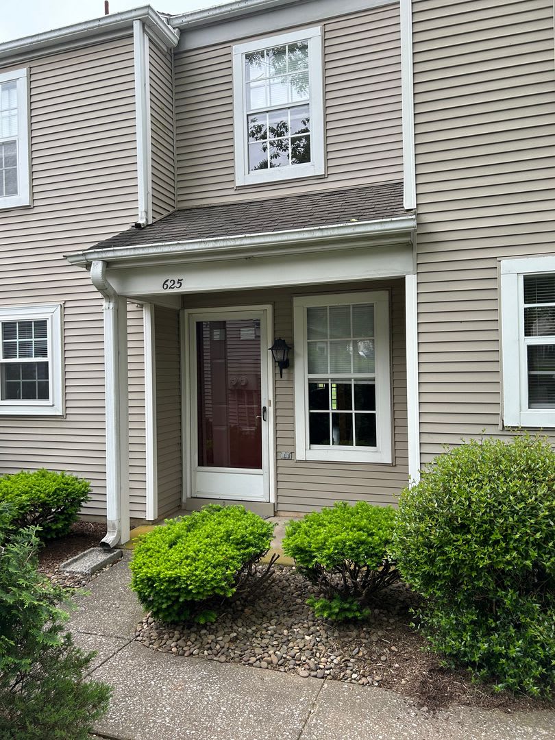 2 bedroom 1.5 bath townhouse