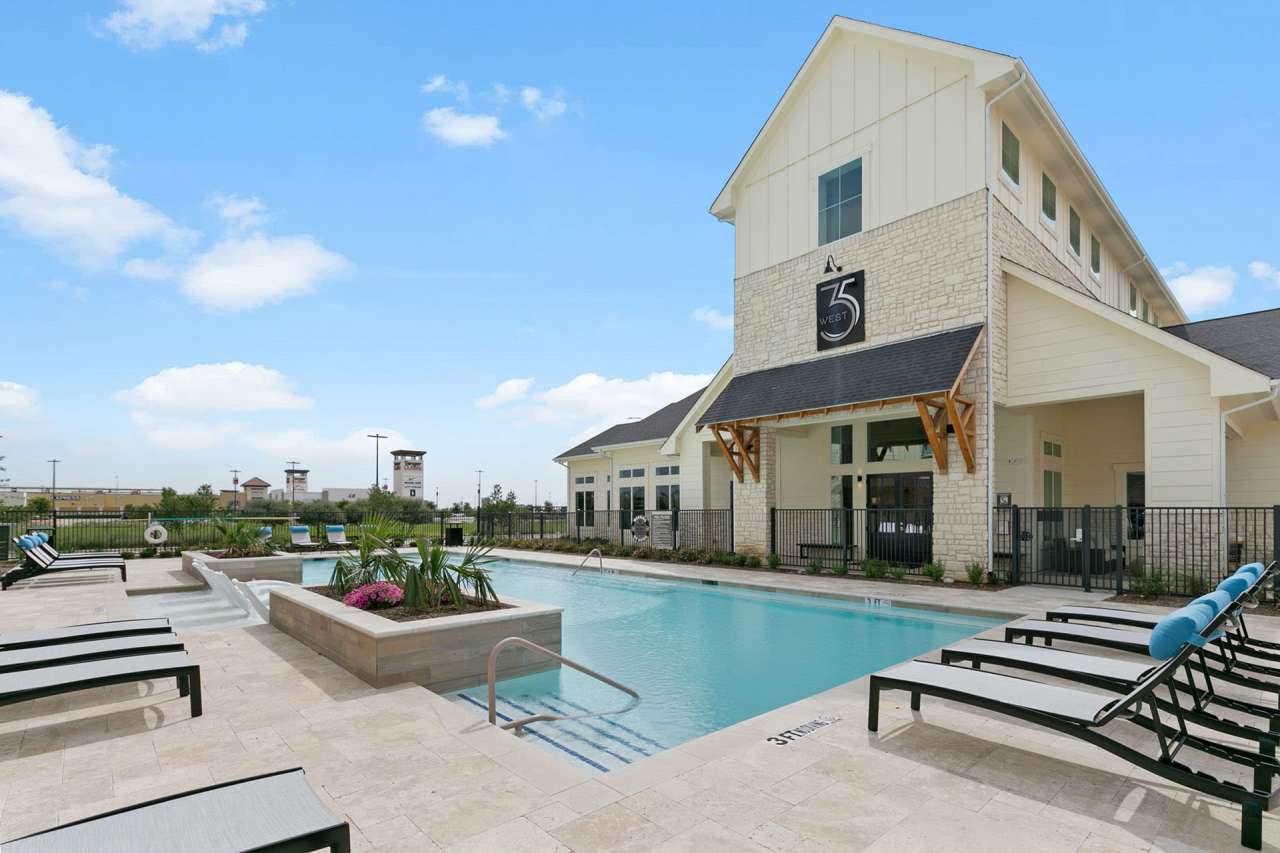 35 West at Champions Circle Apartments