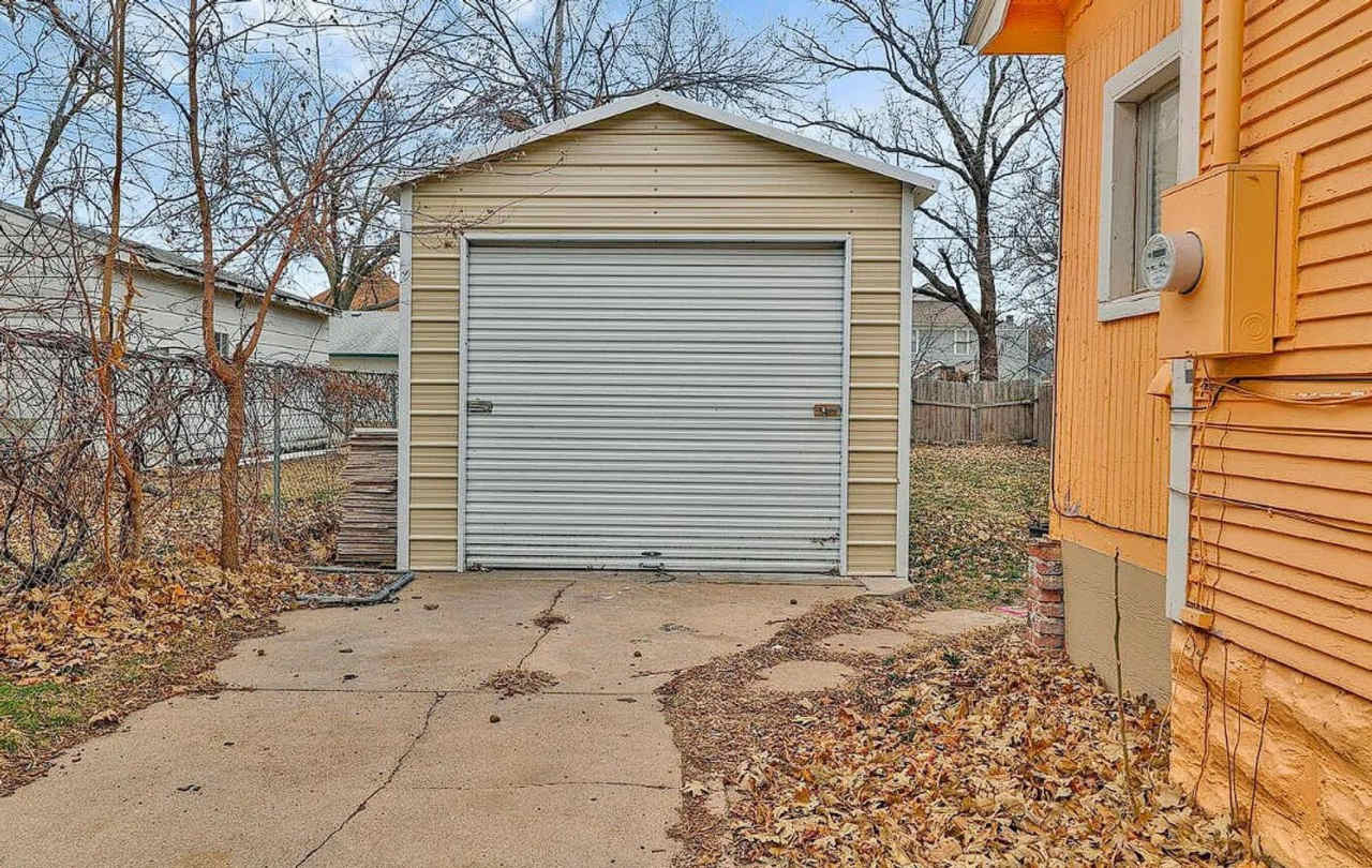 Beautiful, historic 3 Bed 2 Bath In quiet neighborhood