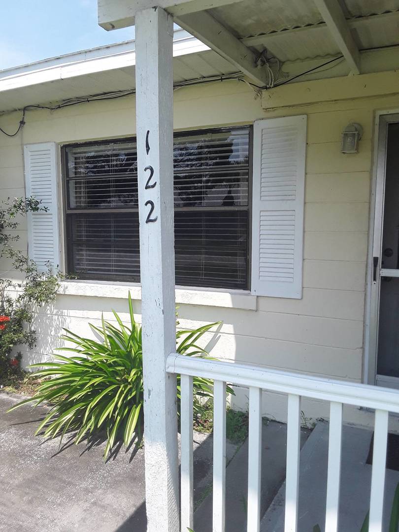 2 Bedroom duplex with garage, Washer and Dryer, close to everything!!!!