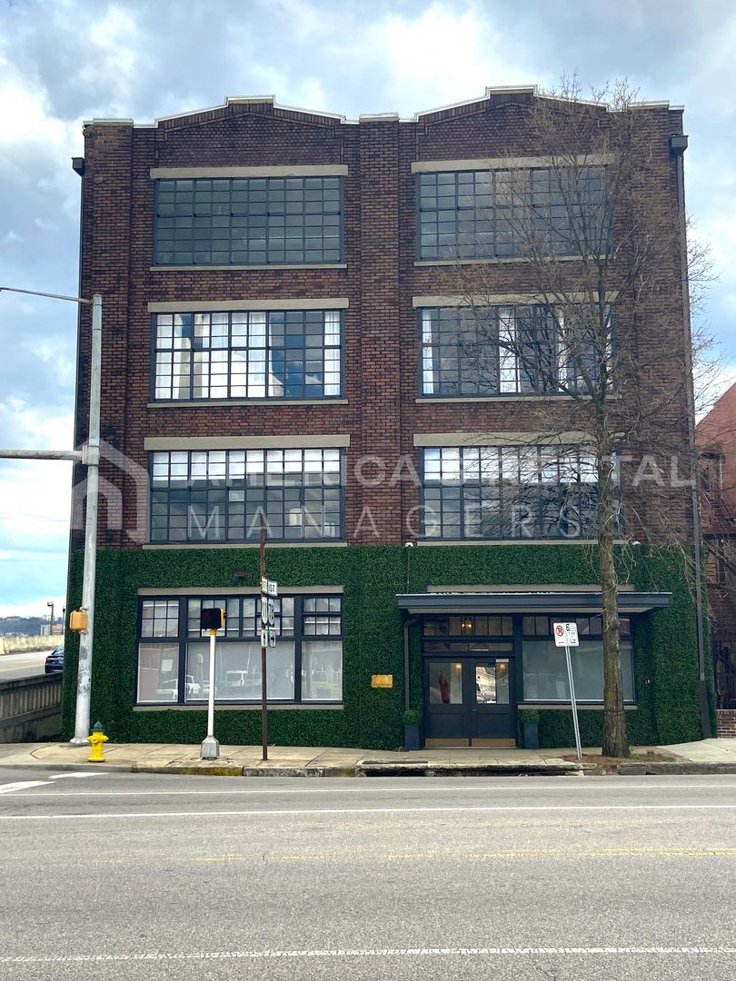 Loft Available for Rent in Downtown Birmingham!!! Available to View Now!!! Sign a 13 month lease by 12/15/25 to receive ONE MONTH FREE RENT!!