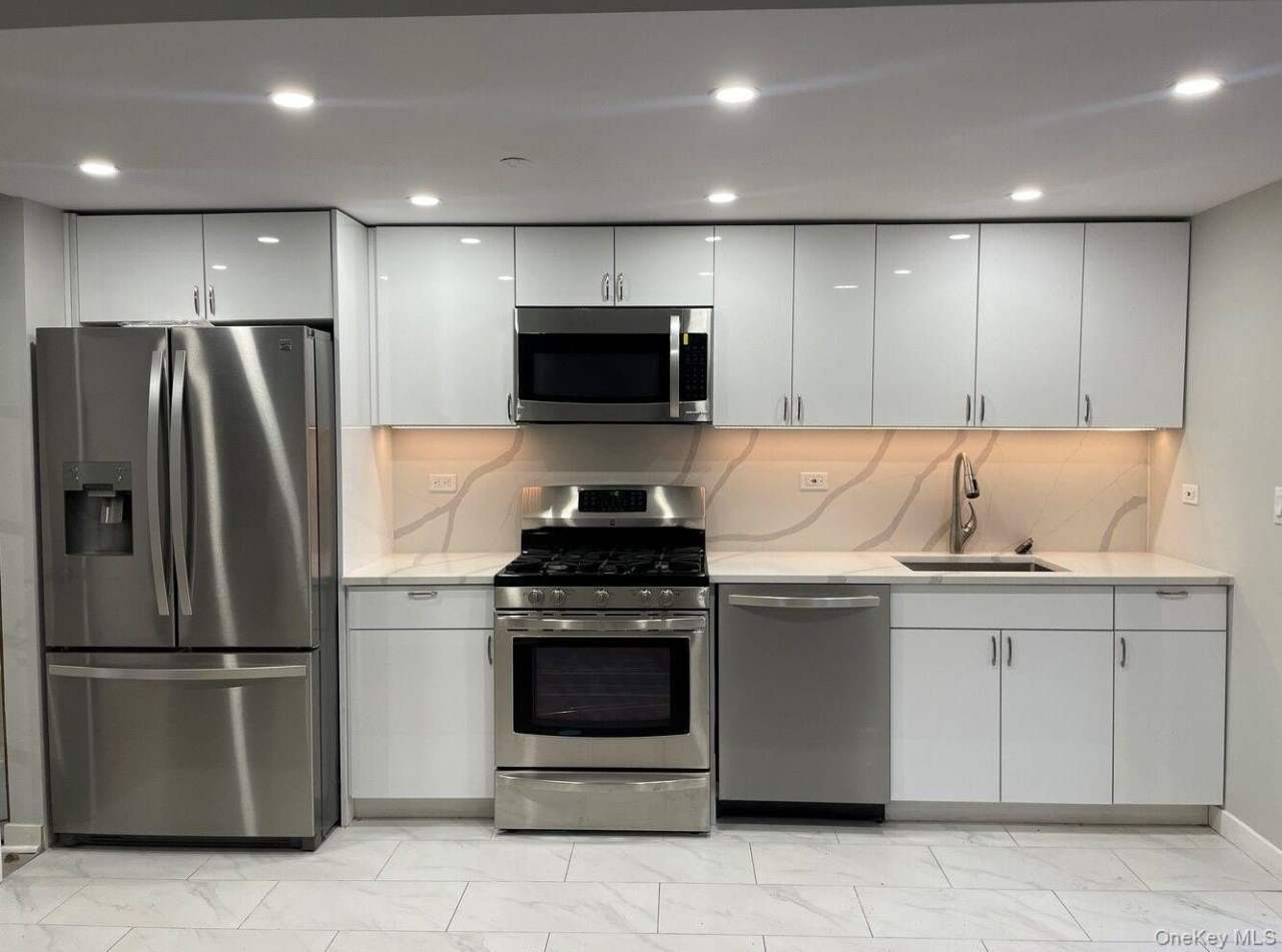 16 W 122ND Street unit: Garden