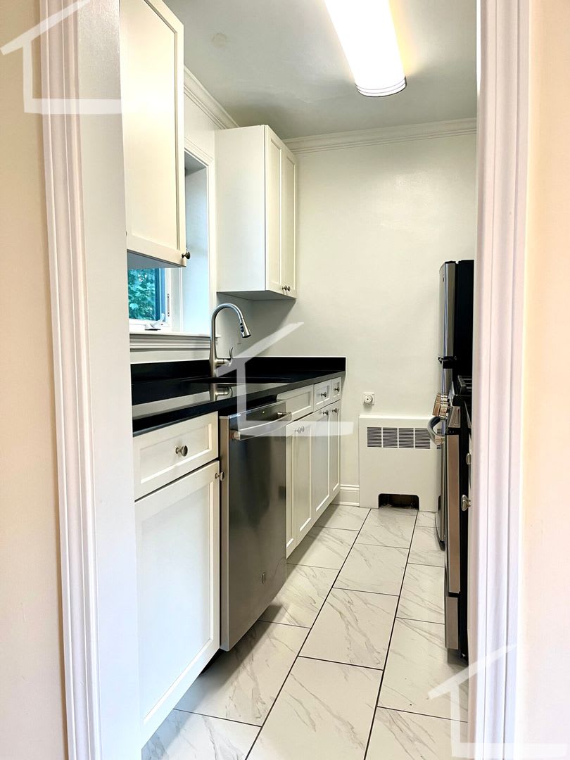 Beautiful Renovated 1 bed unit for 9/1/2026