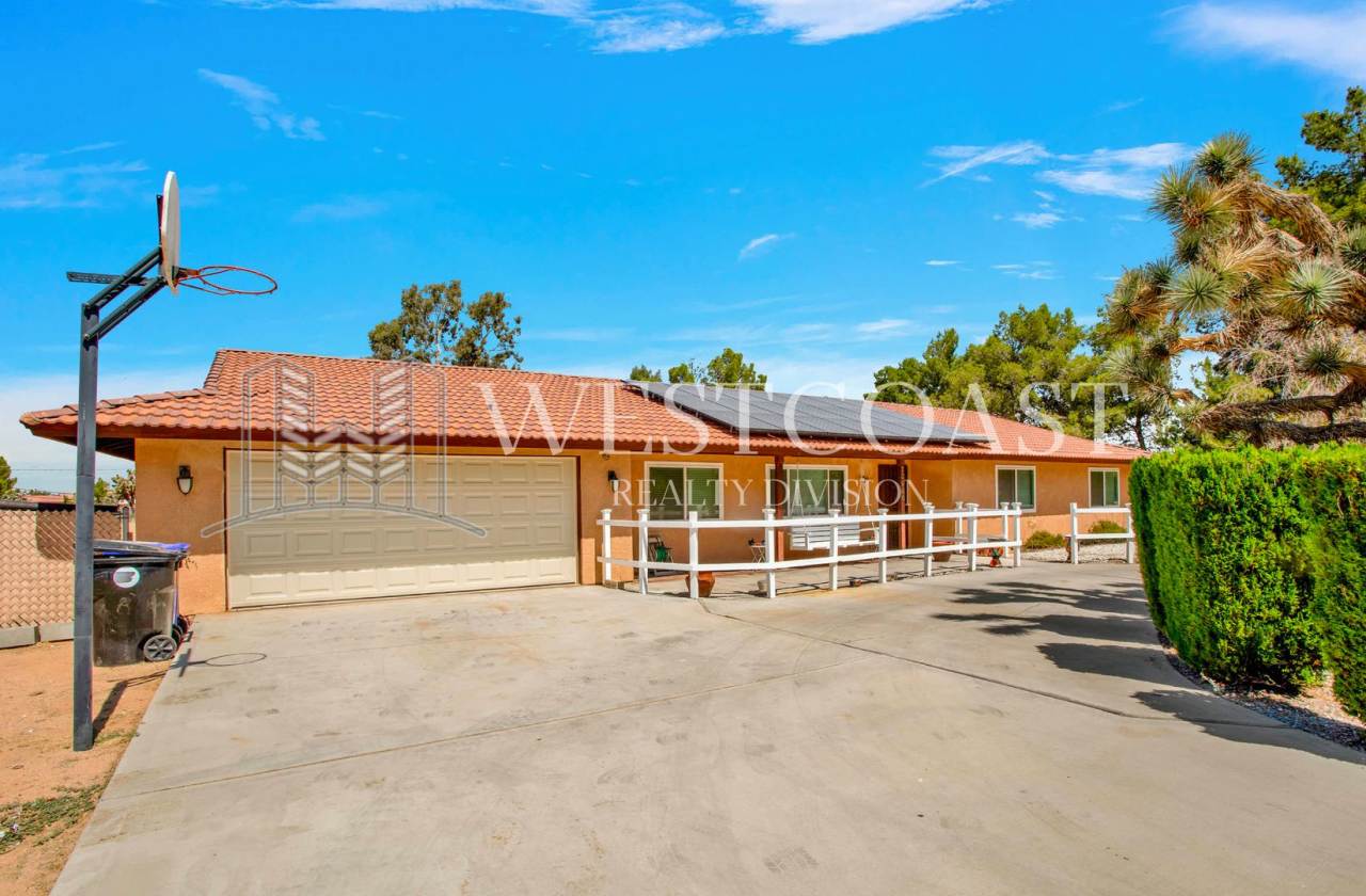 ***500 OFF MOVE-IN SPECIAL***Spacious 3-Bedroom Home in Apple Valley – Move-In Ready!