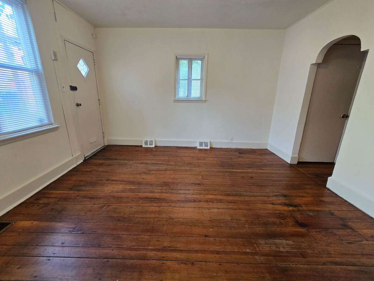 Large 2 bed 2 bath townhouse with huge private yard attached