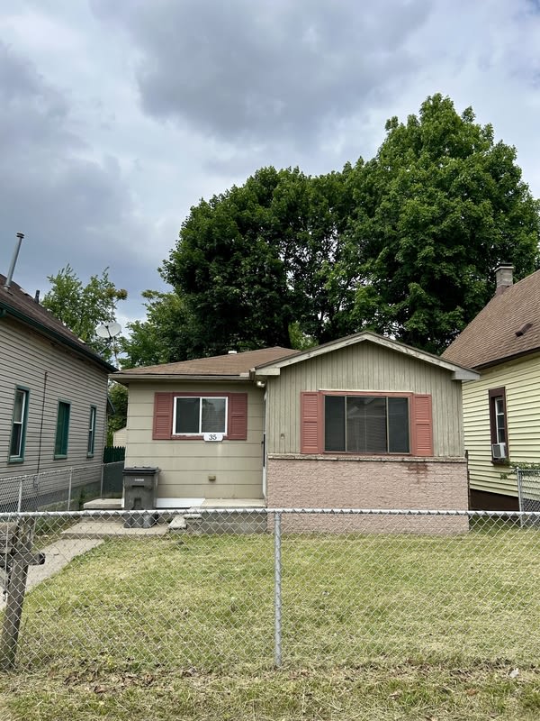 35 East Charlotte Avenue