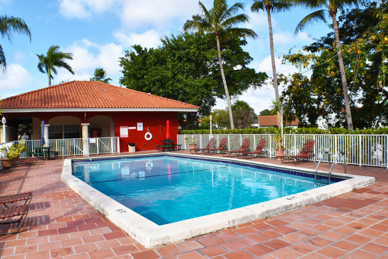 Lago Club Apartments