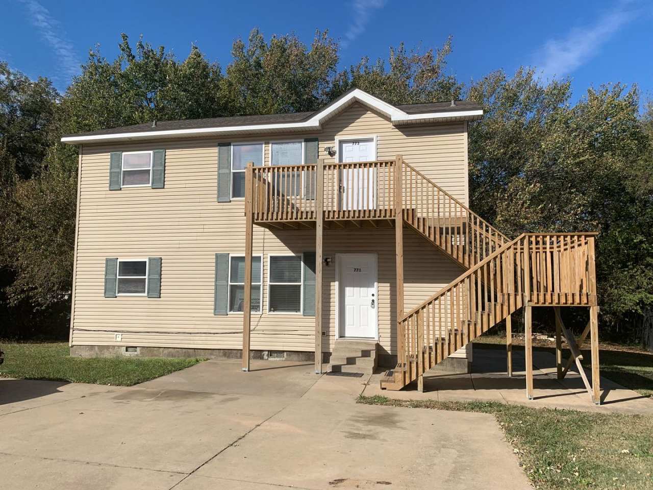 This charming unit has been freshly updated with new paint