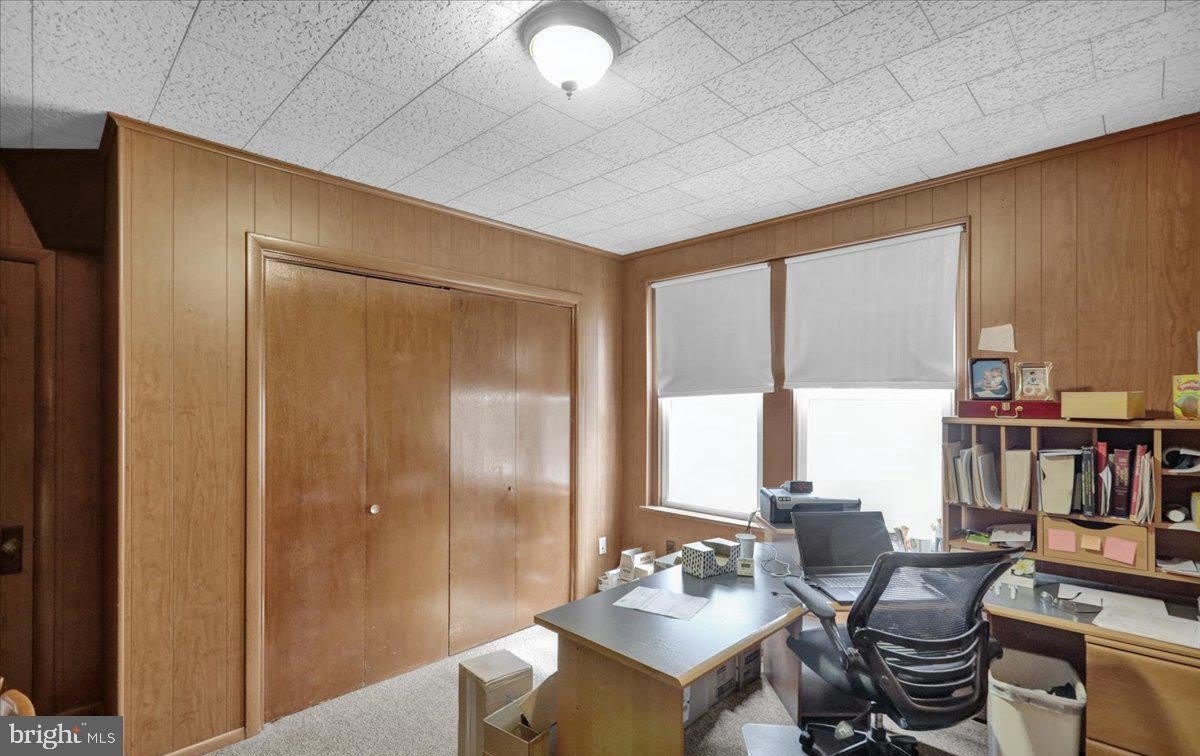 221 E LANCASTER Avenue