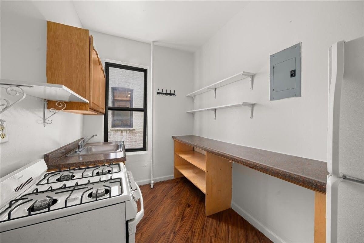 260 PACIFIC Street unit: 14