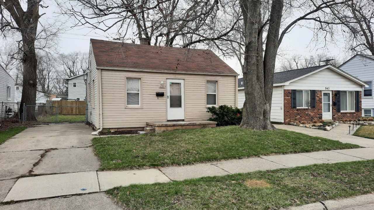 CUTE 2 BEDROOM FOR LEASE IN MADISON HEIGHTS
