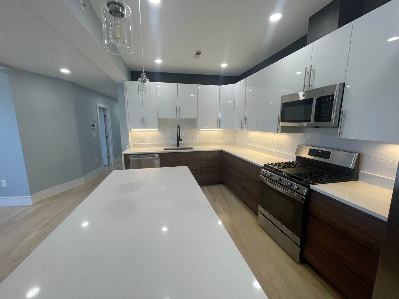 BROOKLINE 4BBED / 2BATH NO FEE