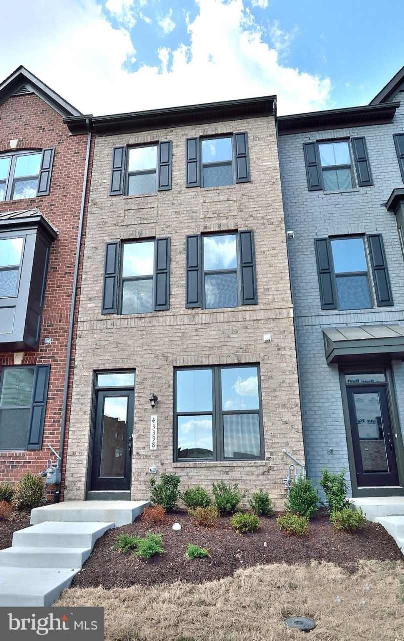 43398 APPLE ORCHARD Square