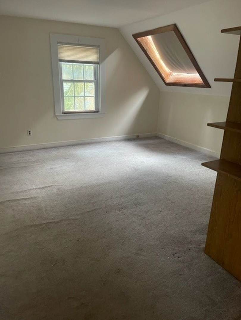 HUge 1 bed in Newton