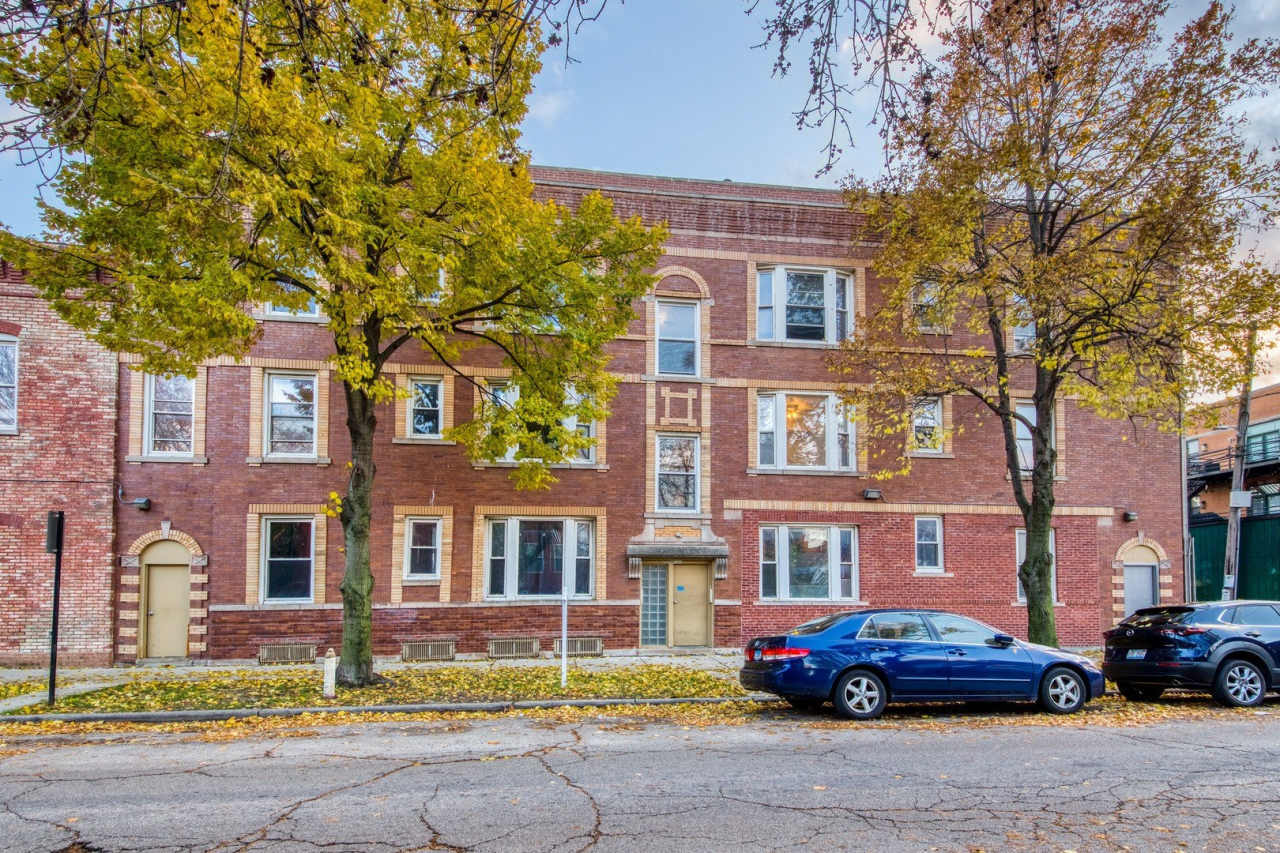 2511 W Le Moyne Street unit: 3