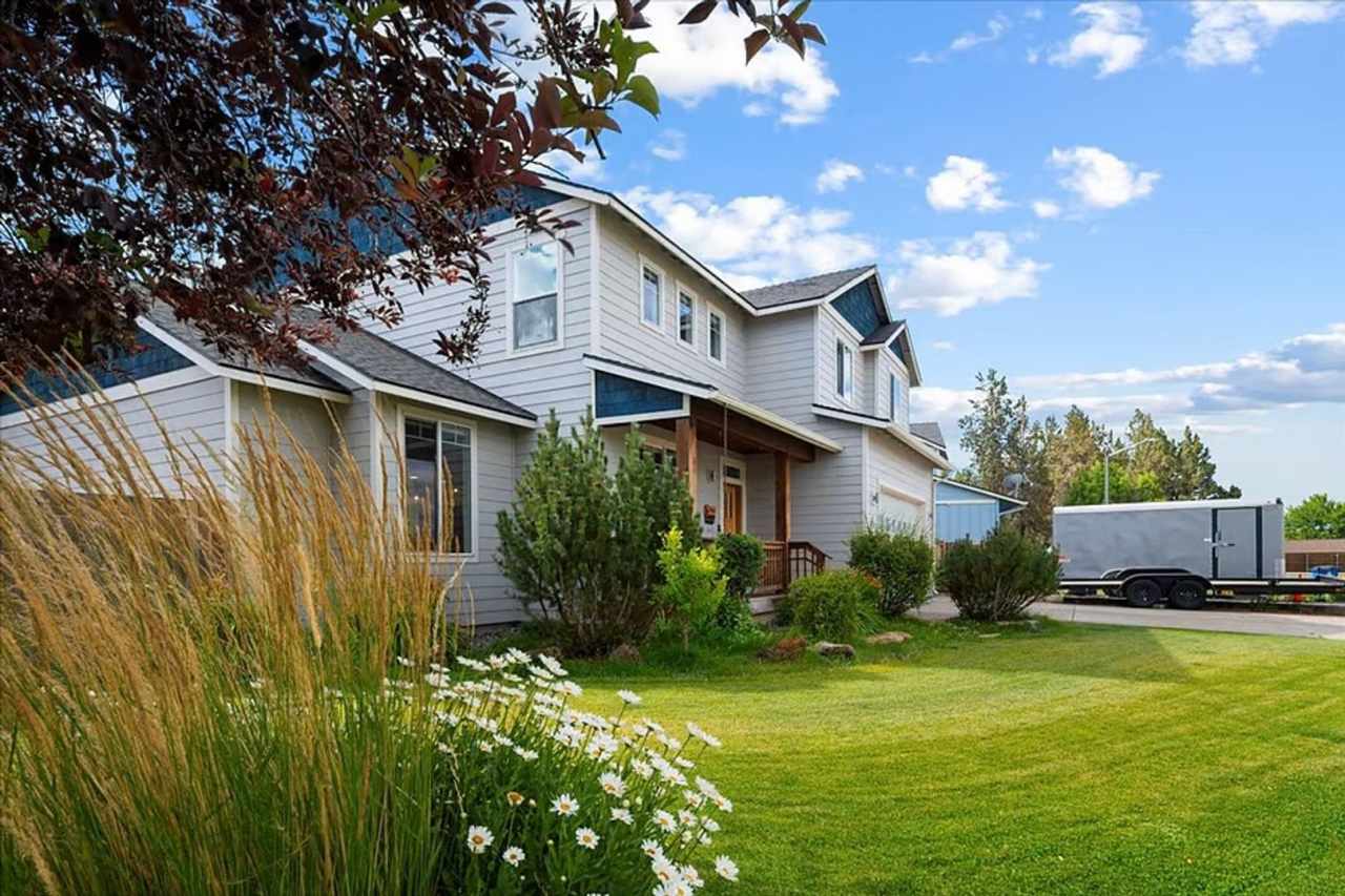 Bright  Beautiful Home in NW Redmond! 1622 NW Rimrock Dr.