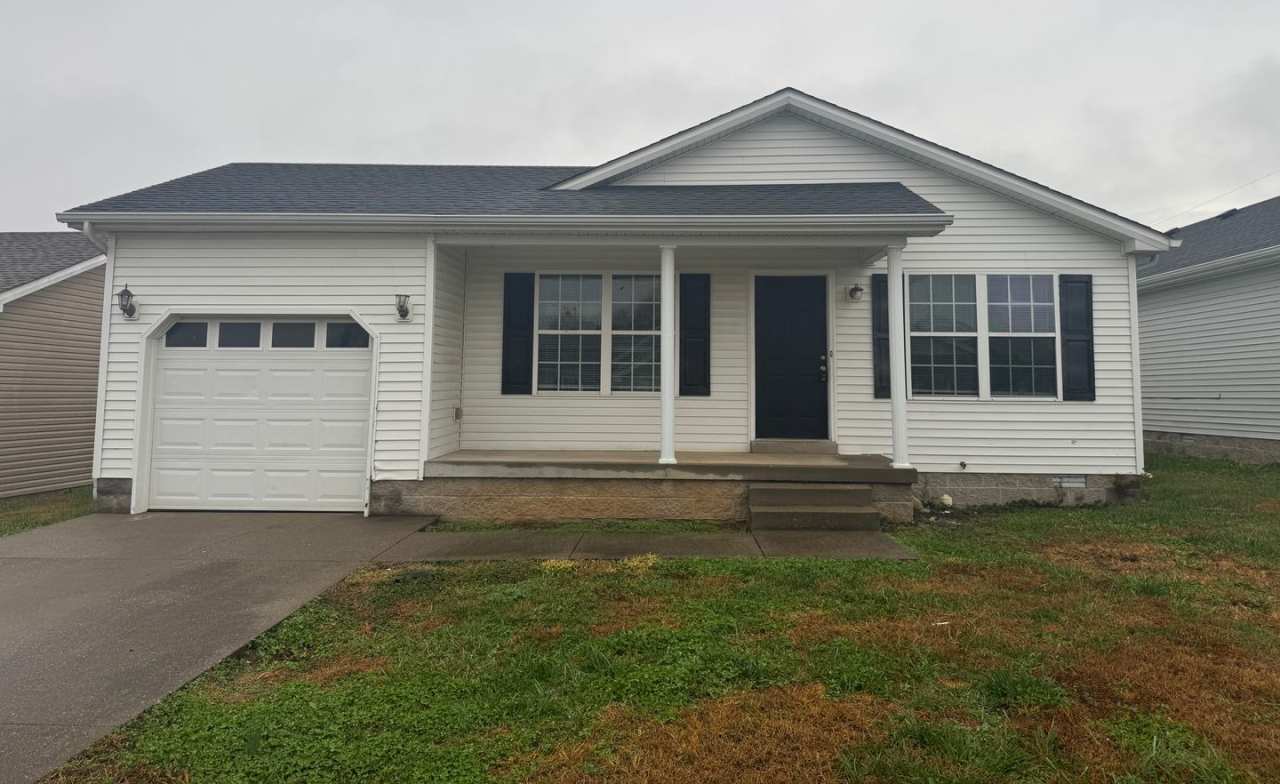 Spacious 3 bedroom, two bathroom home close to GM, Magna and Industrial Park