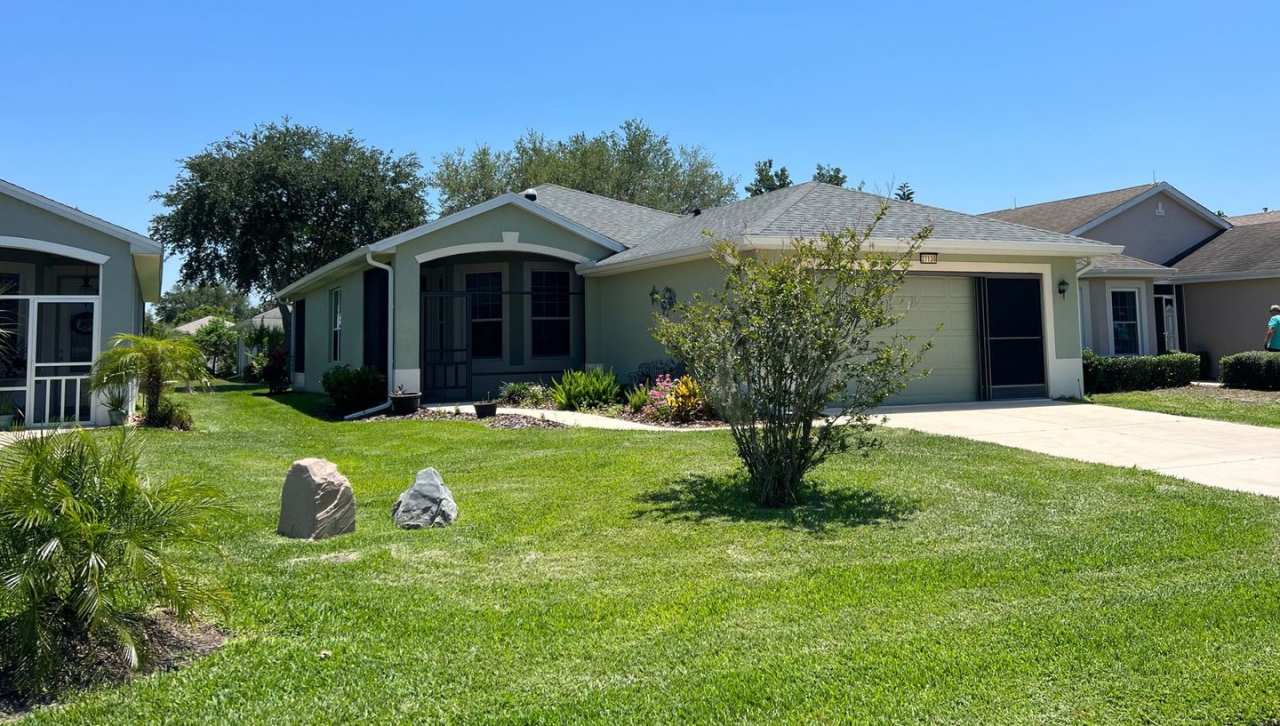 Gorgeous 3 bedroom, two bathroom home in 55+ Legacy of Leesburg!