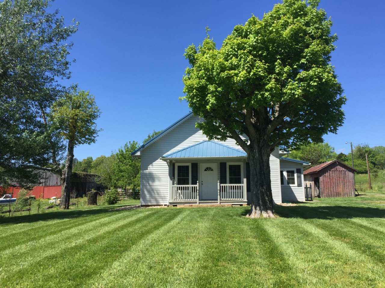 Remodeled Farm Home in Morristown 2 Bed + 1 Office + 1.5 Bath