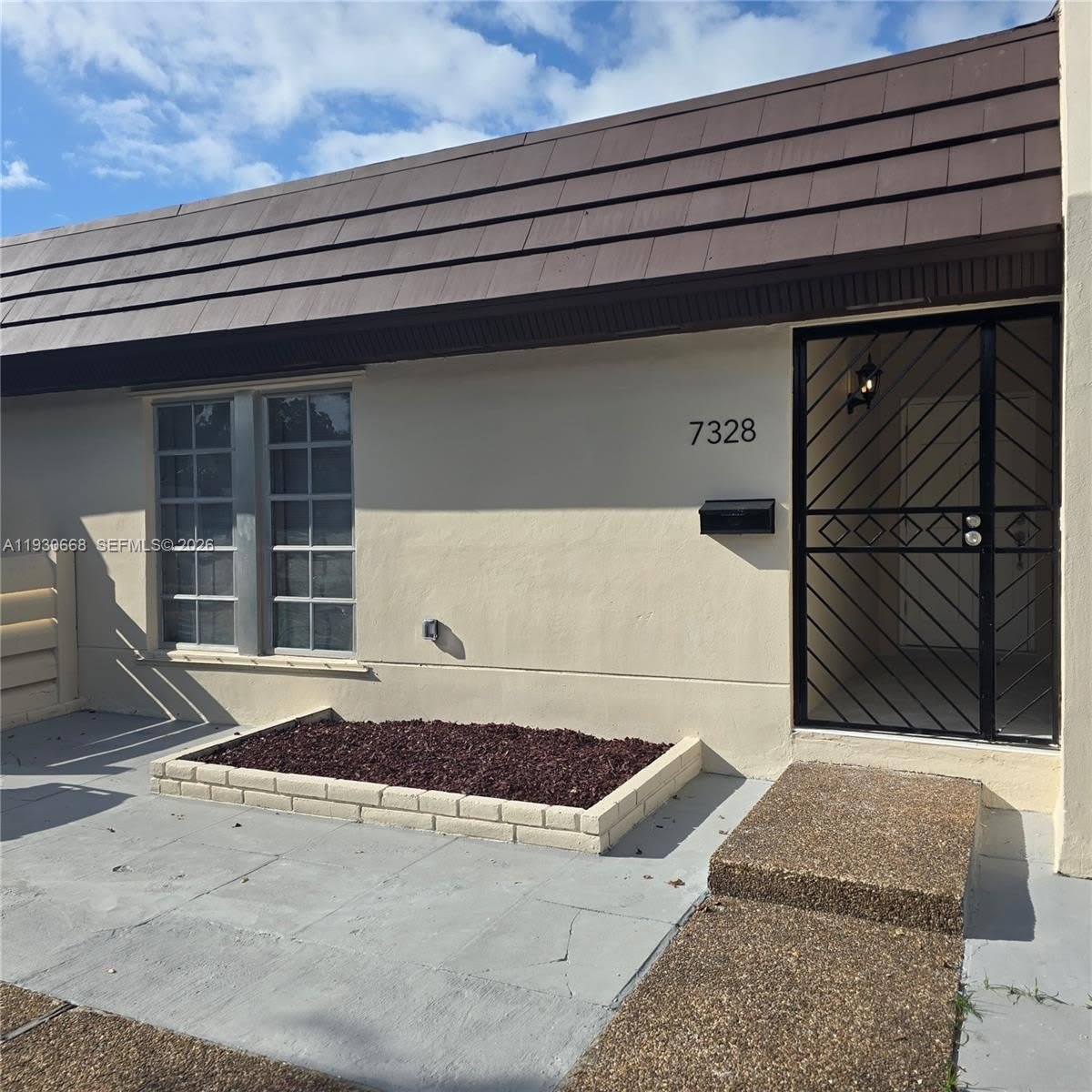 7328 Miami Lakeway S