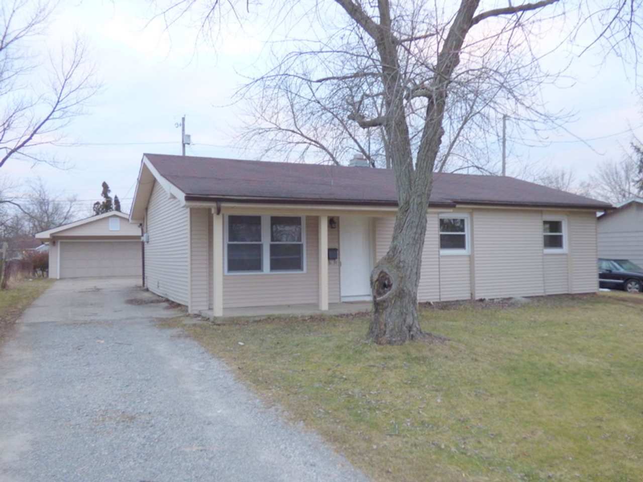 520 Berwyn Lane - Three Bedroom Home w/Central Air  Detached Garage!