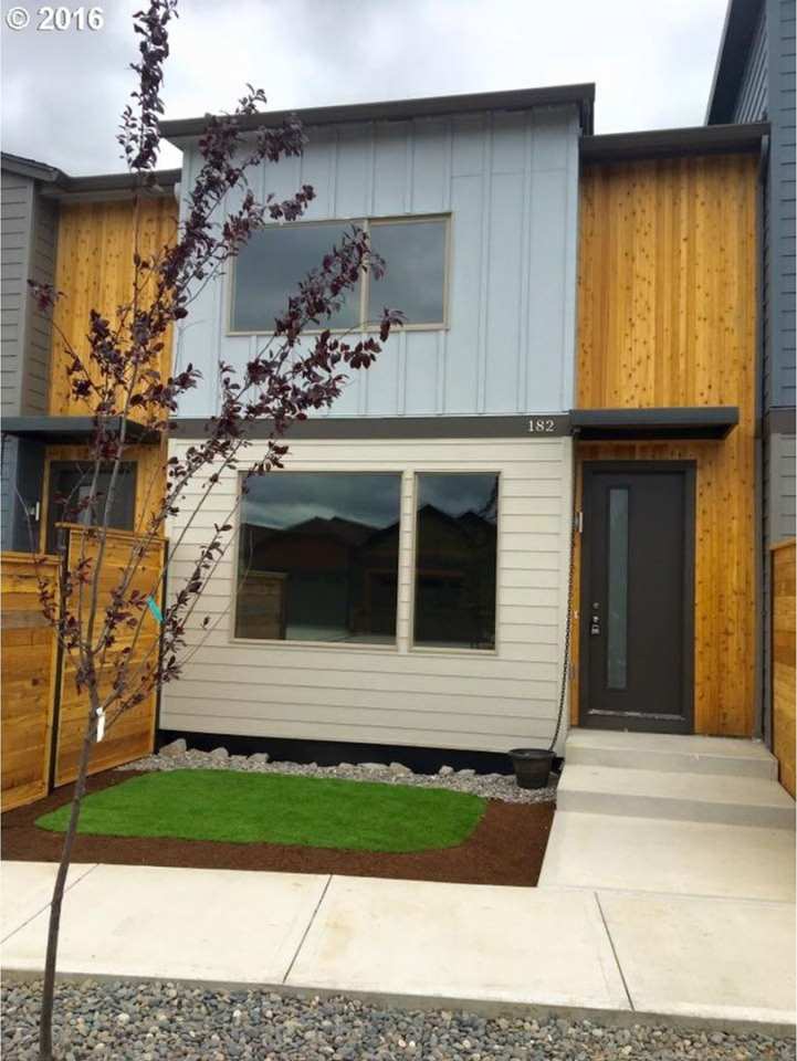 Like New Ridgefield Townhome for Lease in Pioneer Canyon - 179 N 44th Pl