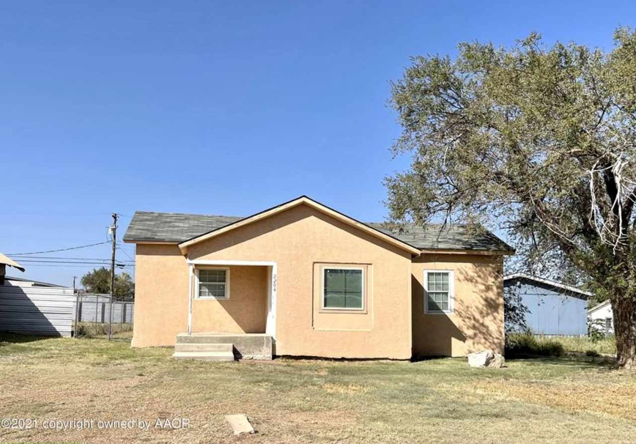 2 bed/ 1 bath full stucco home with fenced yard