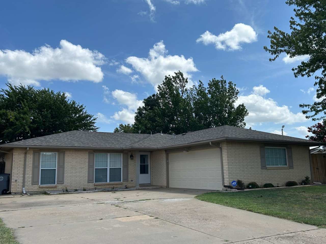 4 bedroom AVAILBLE NOW in the MacARTHUR SCHOOL DISTRICT!