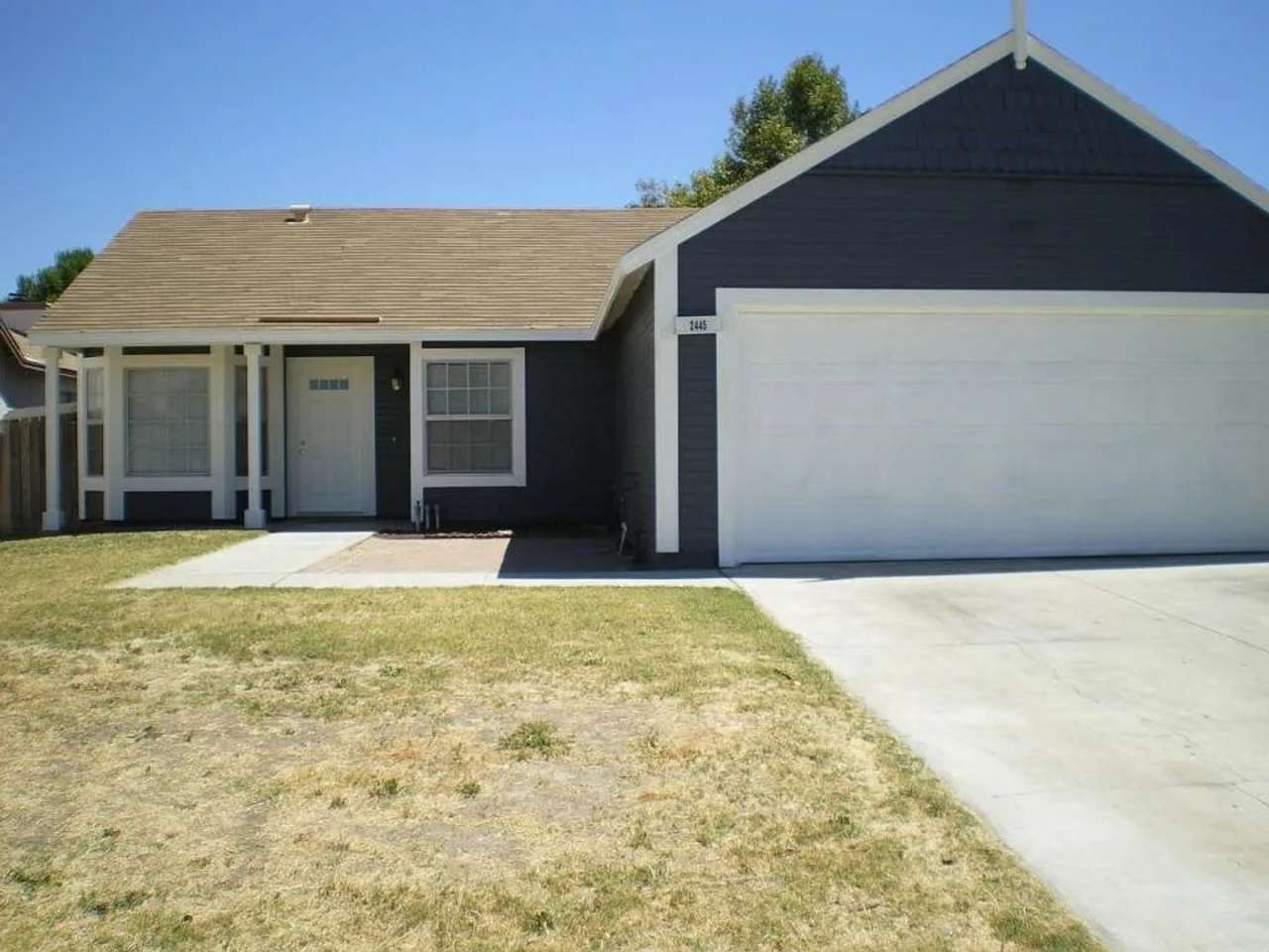3 Bed 2 Bath Home In Central Hemet!