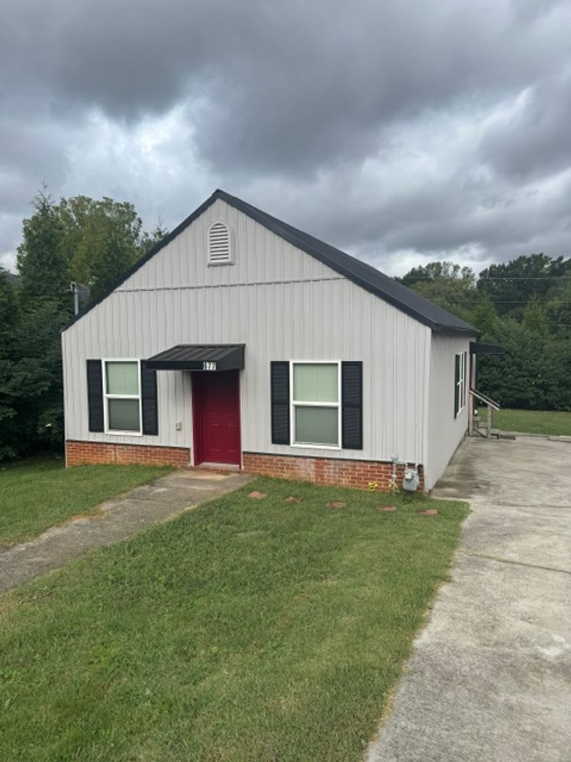 City of Alcoa 37701 - 2 bedroom, 1 bath recently renovated home - Call Tim Tipton (865) 806-7255