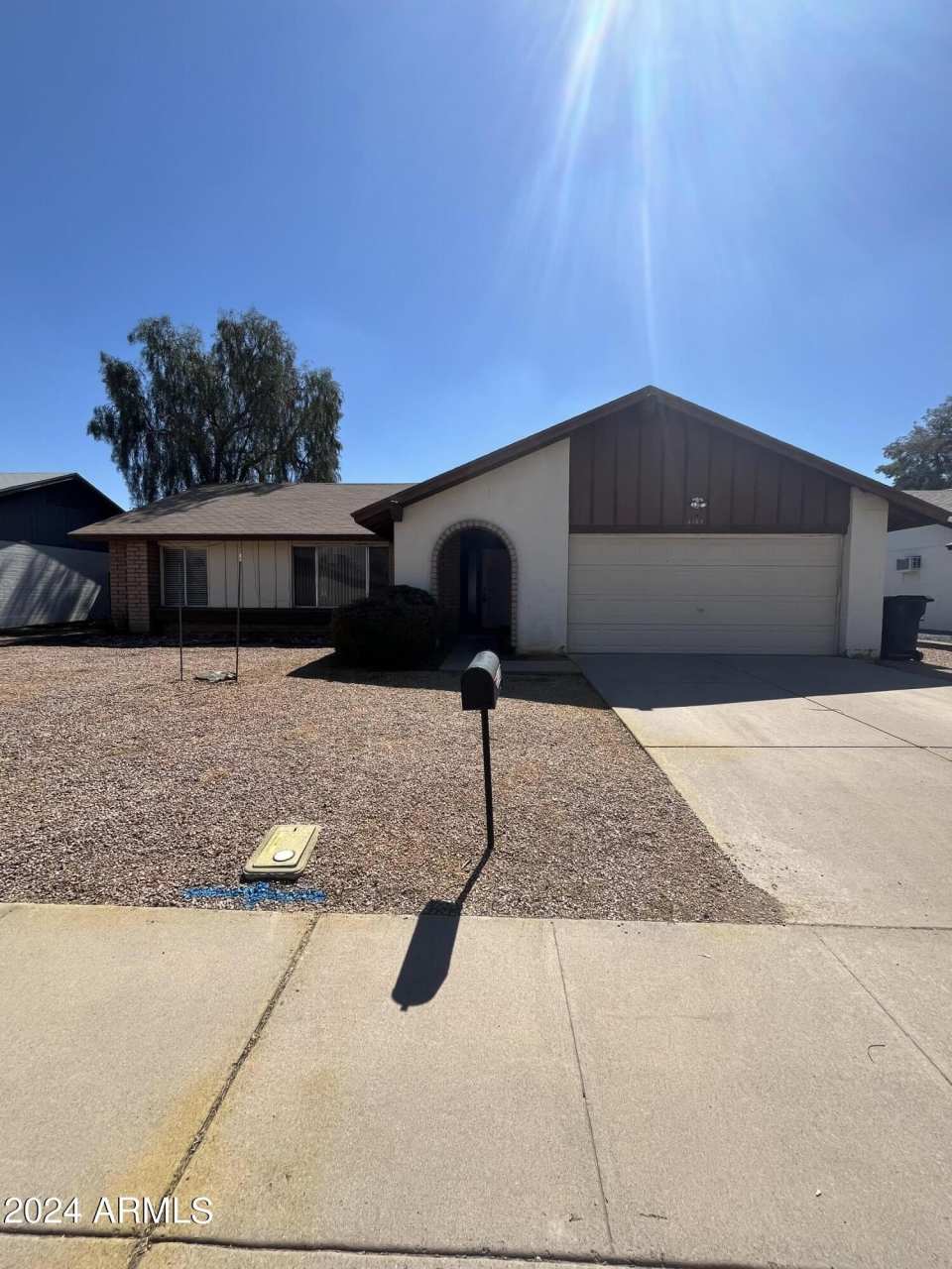 3102 N WOODBURNE Drive