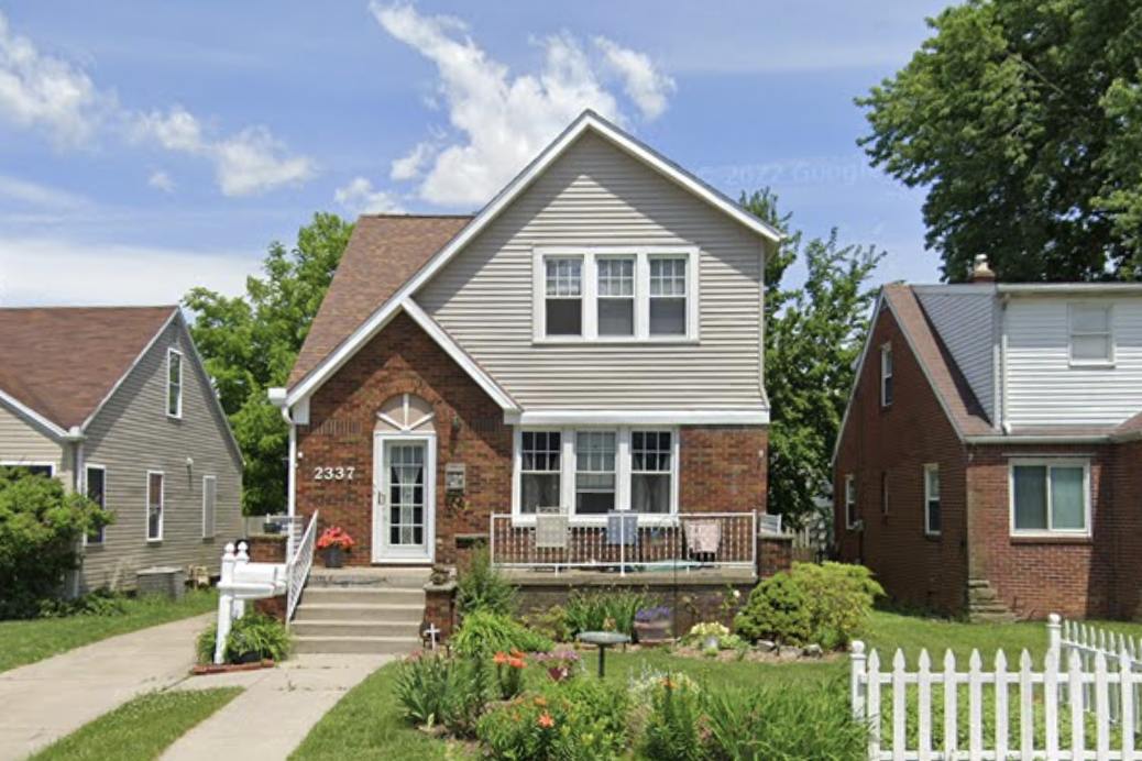 2337 Burnside Ave- Upstairs