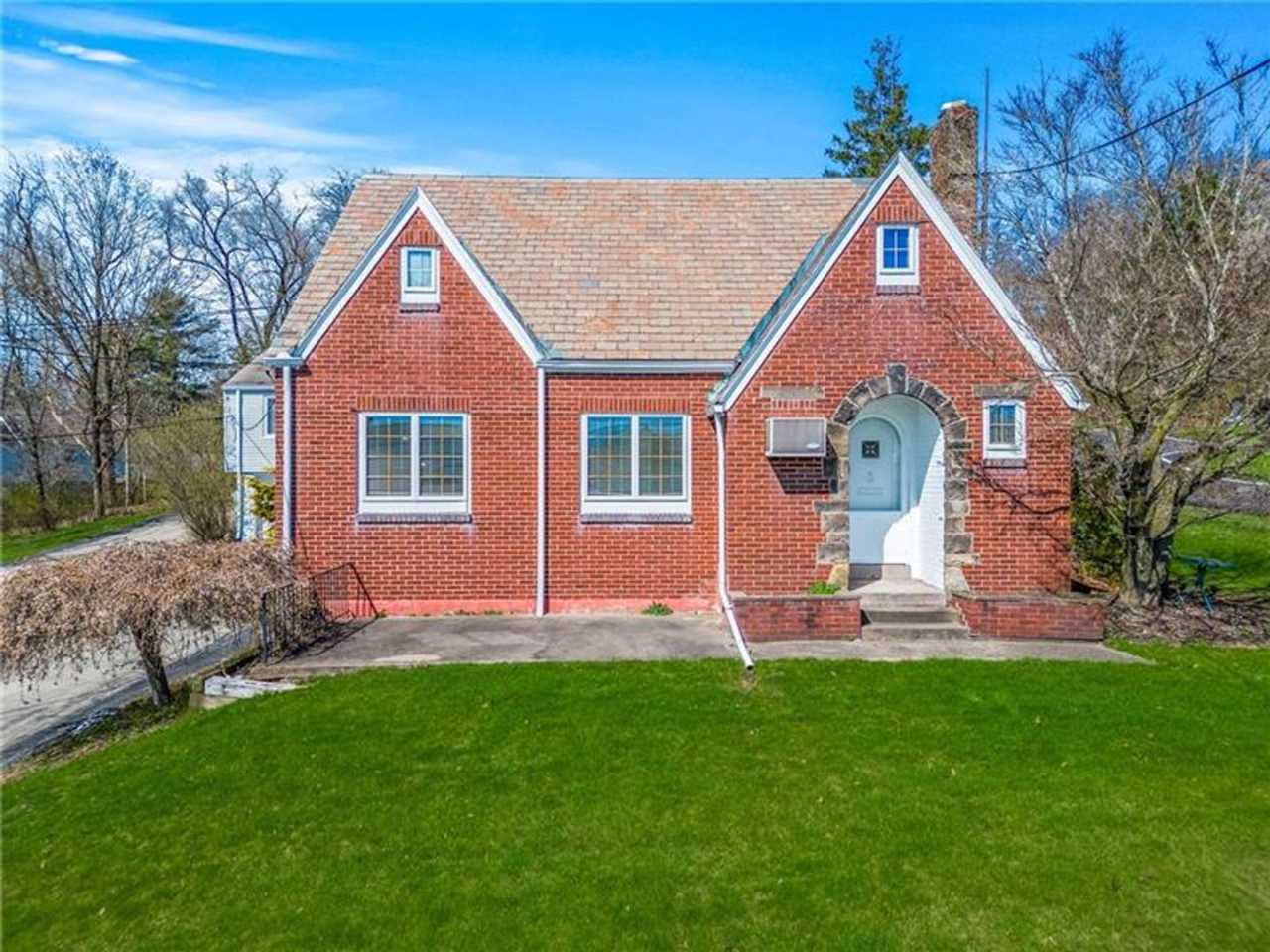 Charming Allison Park 3-bedroom, 1.5-bath single-family home for rent