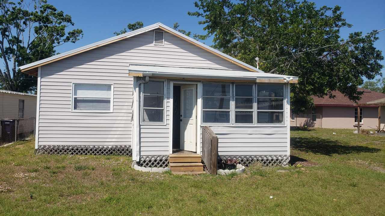 3 bedroom 1 bath