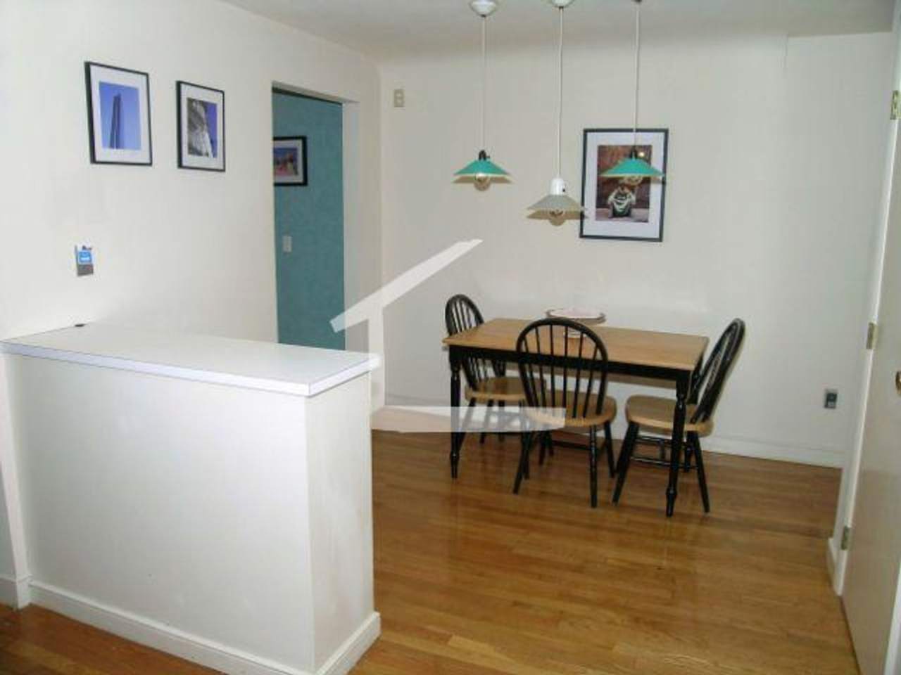 Great 1 bed very close to T