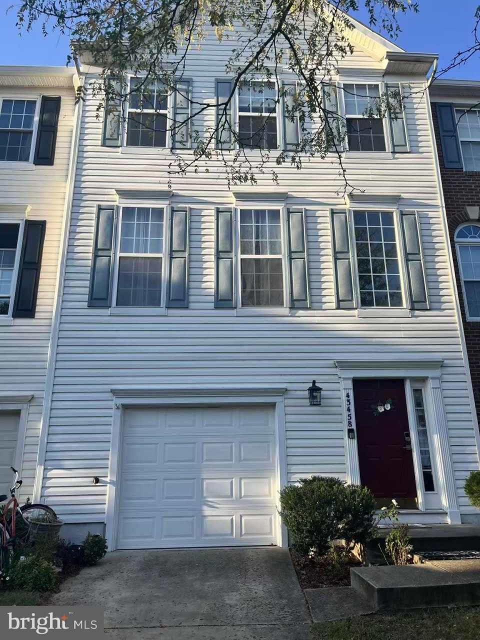 43458 LAIDLOW Street