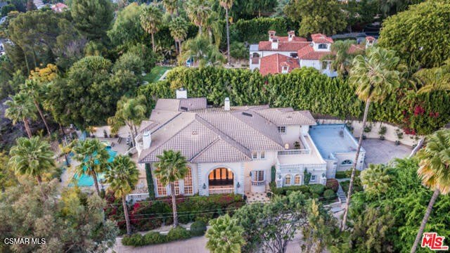 4440 Hayvenhurst Avenue