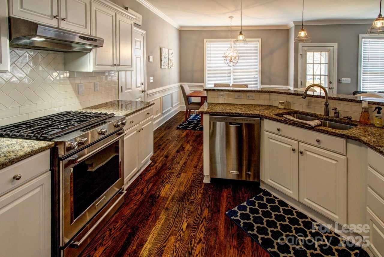 10400 Orchid Hill Lane