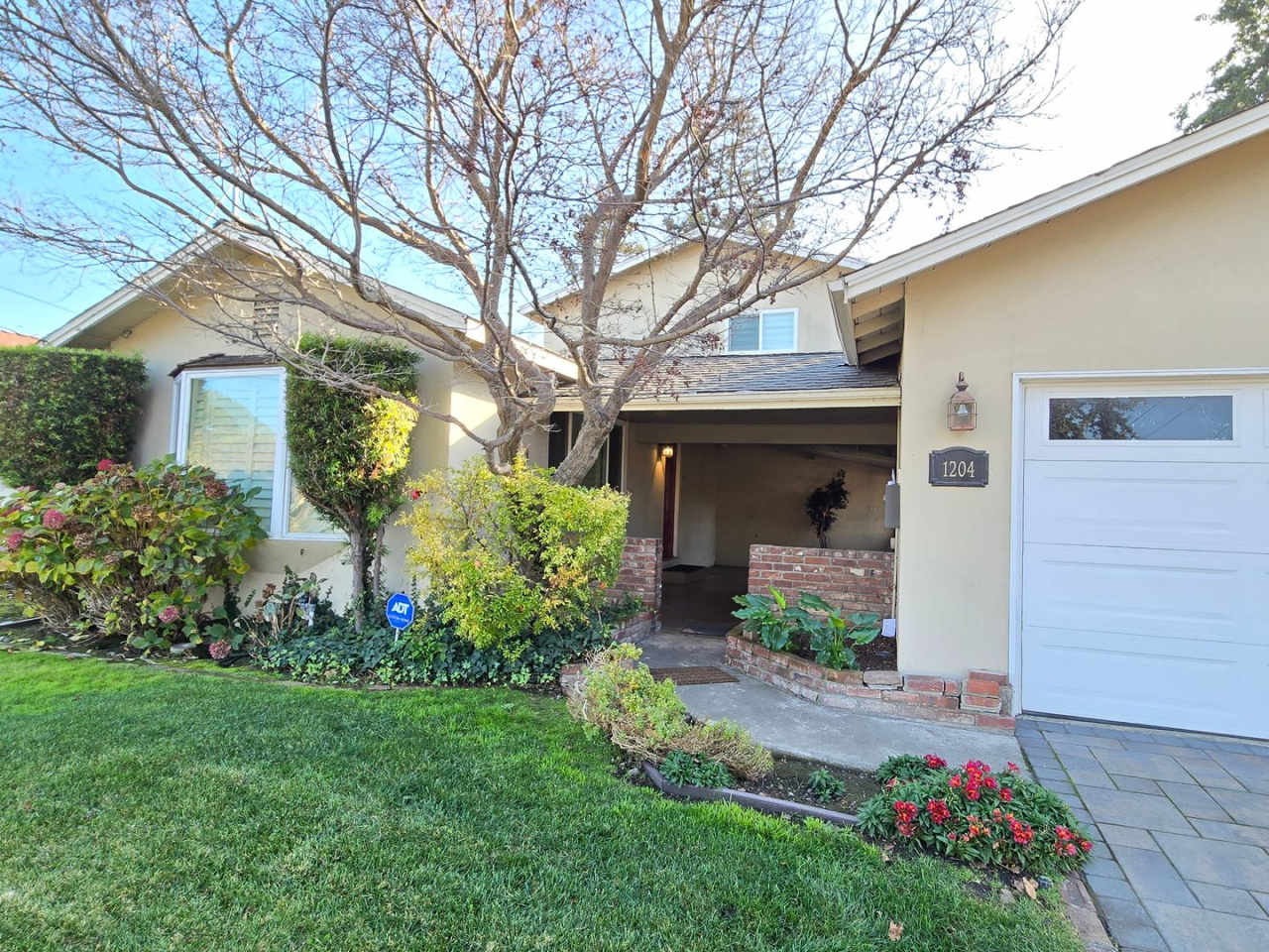 Large Campbell Home, Remodeled Inside, Gorgeous Kitchen, Large Master Suite, A/C, Beautiful Yards!
