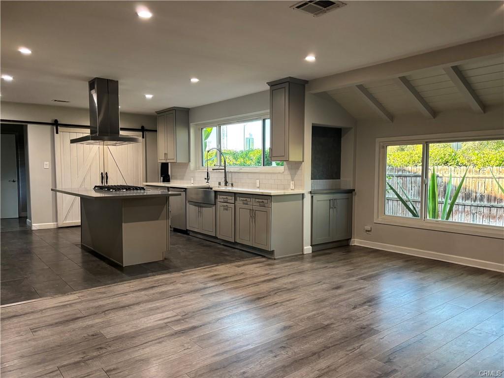 6656 Columbus Avenue