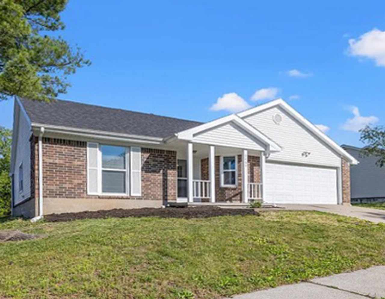 COMING SOON! Lovely Spacious Home in Tates Creek; Garage, Deck, Laundry Room, Pets Ok!