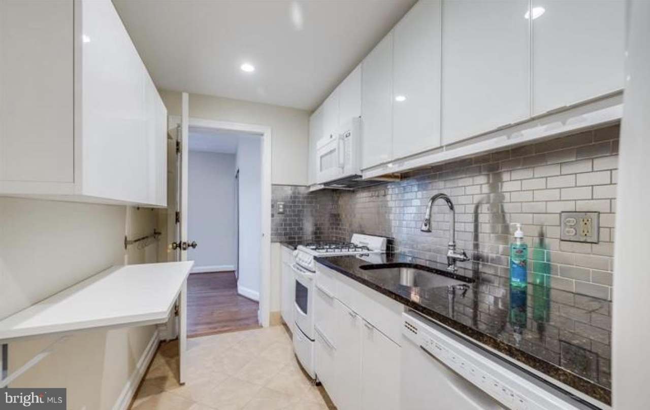 1509 N RHODES Street unit: 2