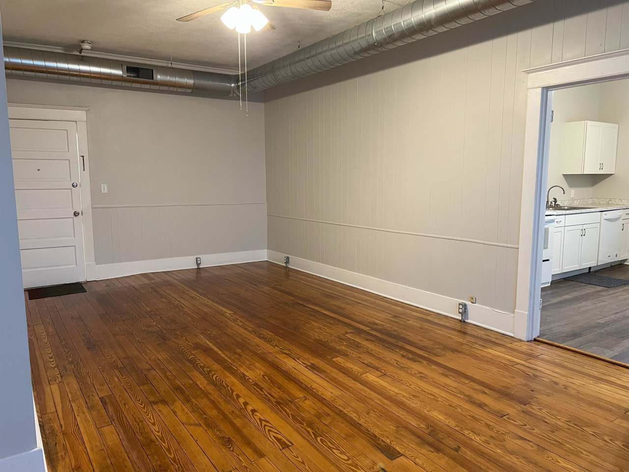 116 North Lincoln Boulevard