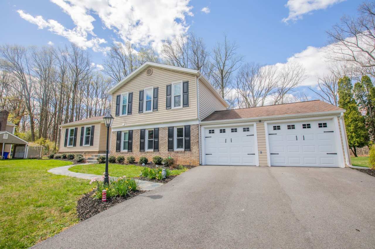 Amazing 5 BR/3 BR Single-Family Home in Rockville!