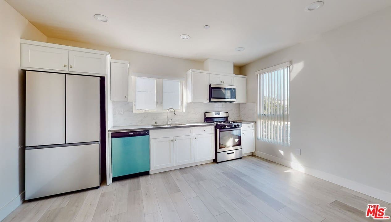 252 Rosemont Ave unit: 1/2