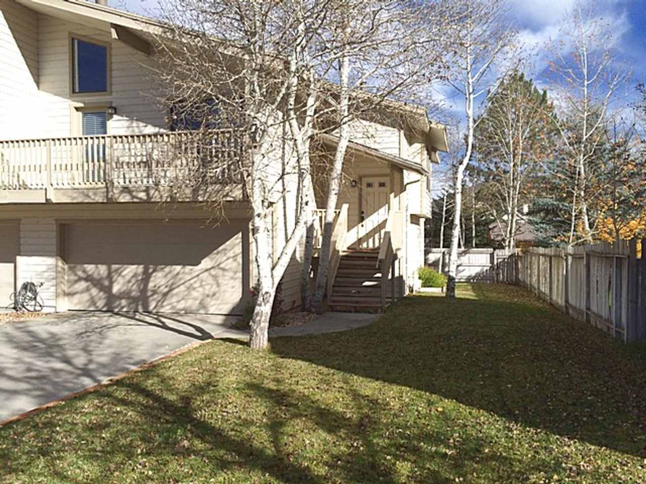 Great location on Cul-de-Sac