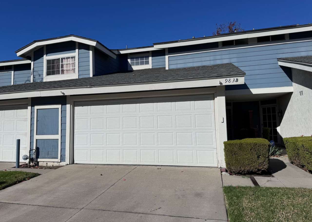 2 Bedroom 2.5 Bath in the Beautiful City of Corona