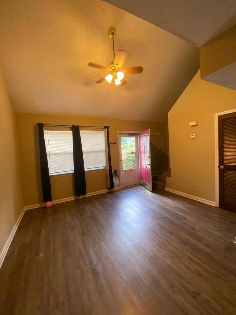 2 Bedroom 2 Bath Townhouse
