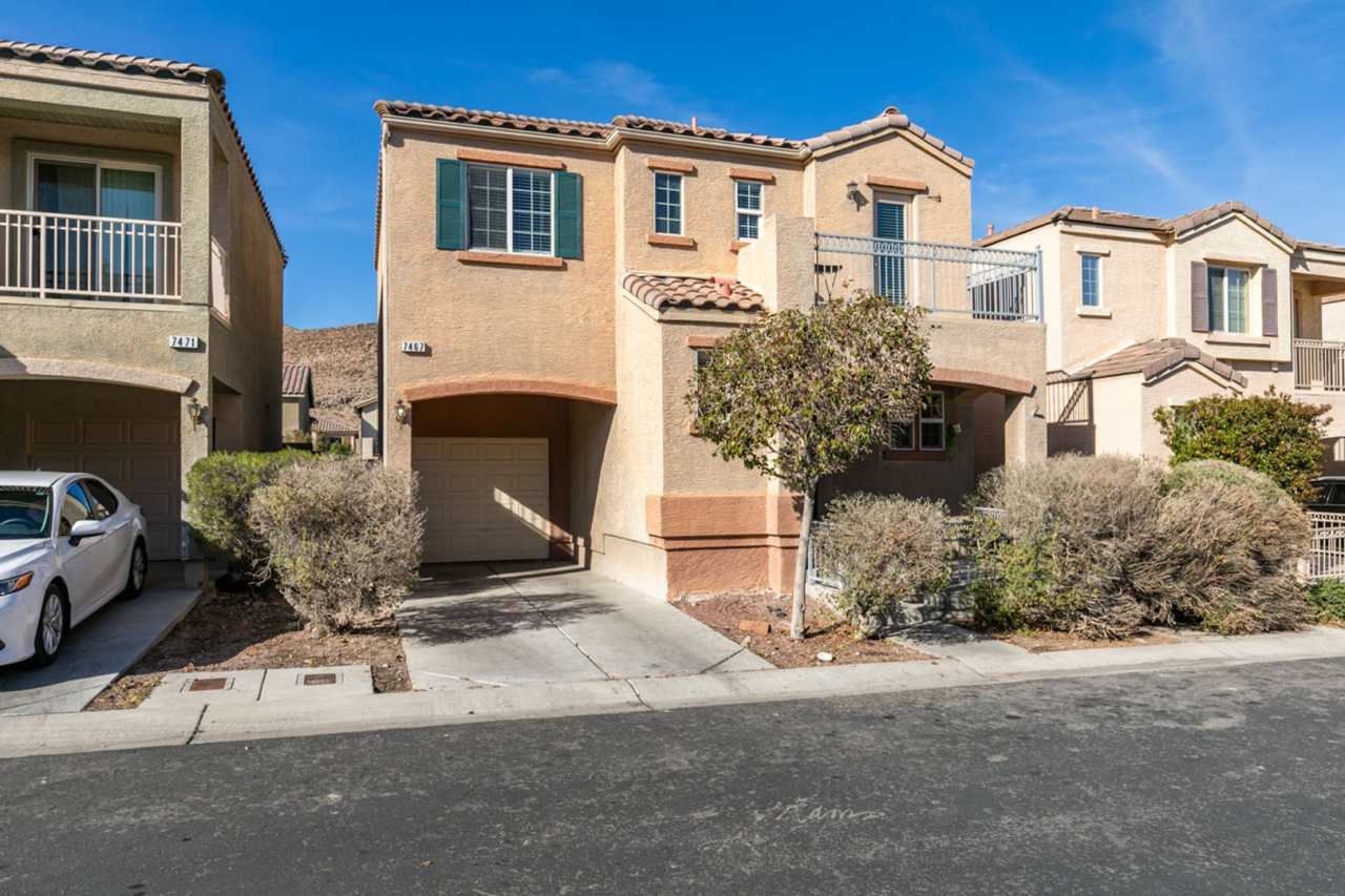 SOUTH WEST 3 BEDROOM UPDATED HOME WITH BALCONY