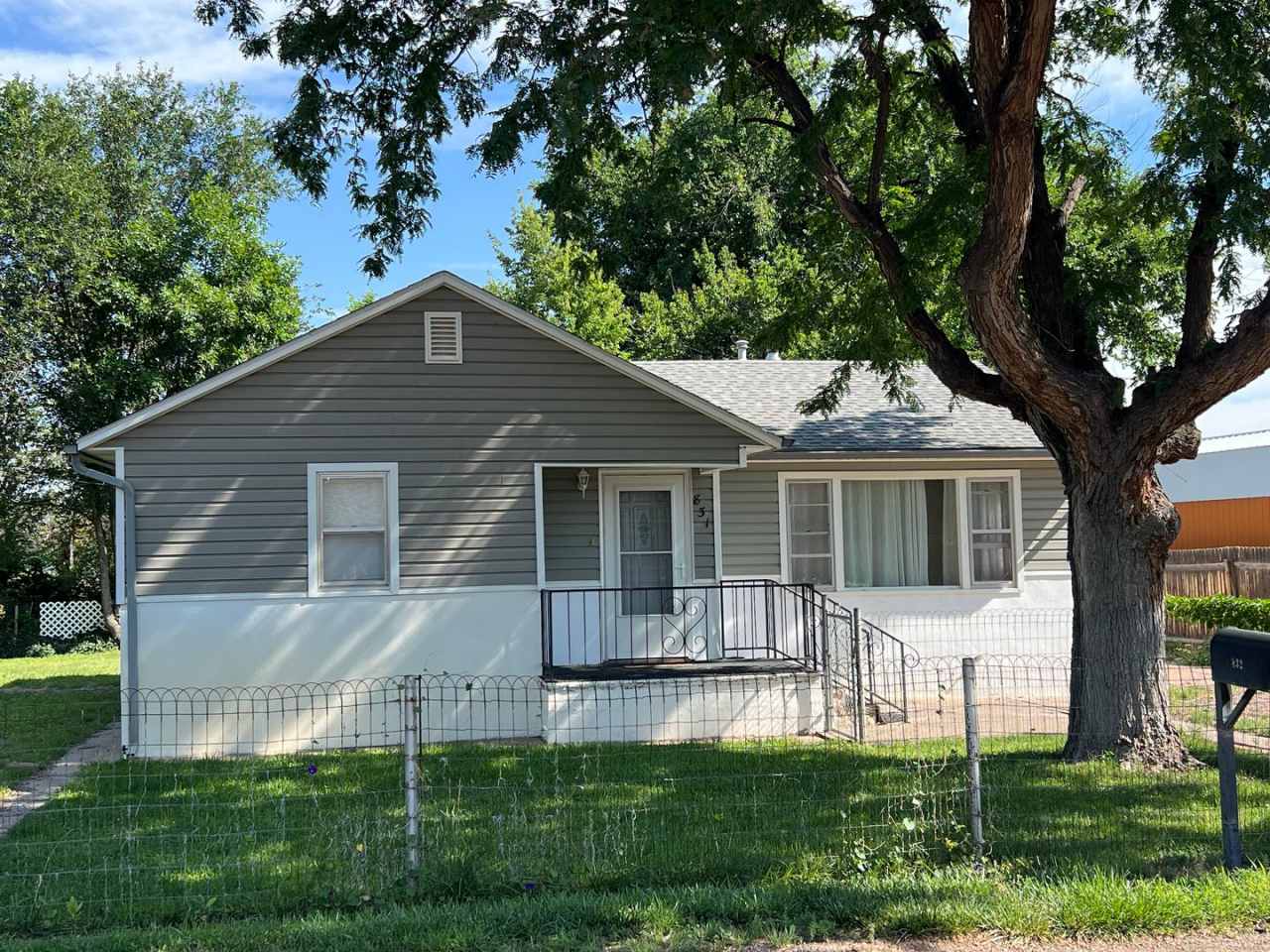 2 Bedroom Home in Lincoln Park